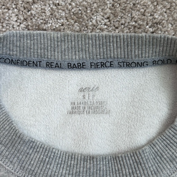 Women’s Aerie Gray And Cozy Long Sleeve Loose Fitted Crewneck Top Size Small - Picture 4 of 6